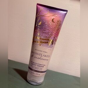 Bath & Body Works Snowflakes & Cashmere Body Cream